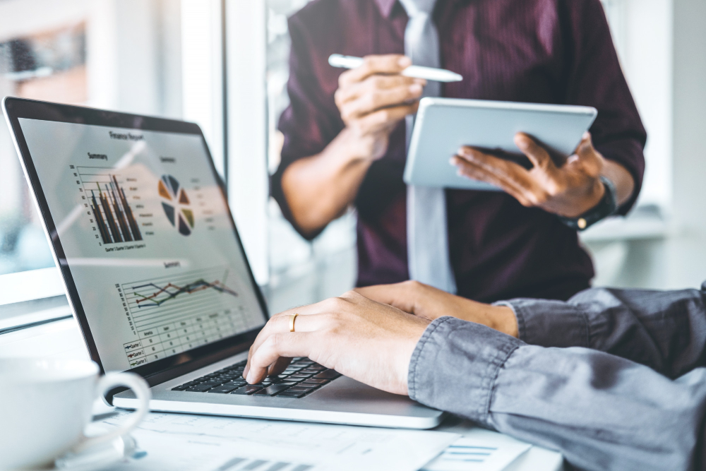 co-working-business-team-meeting-planning-strategy-analysis-investment-saving