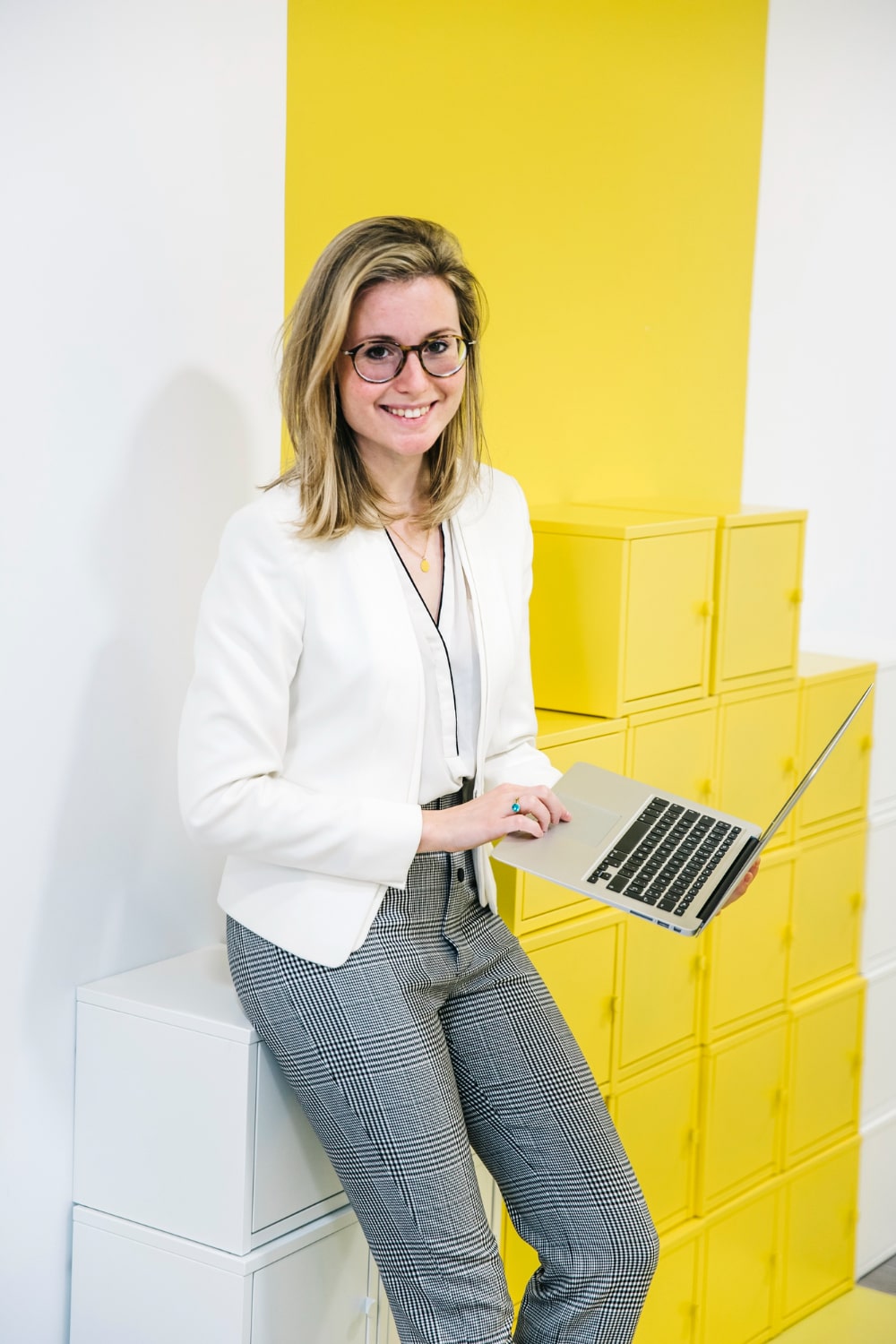 charming-girl-with-laptop-office (1)-min
