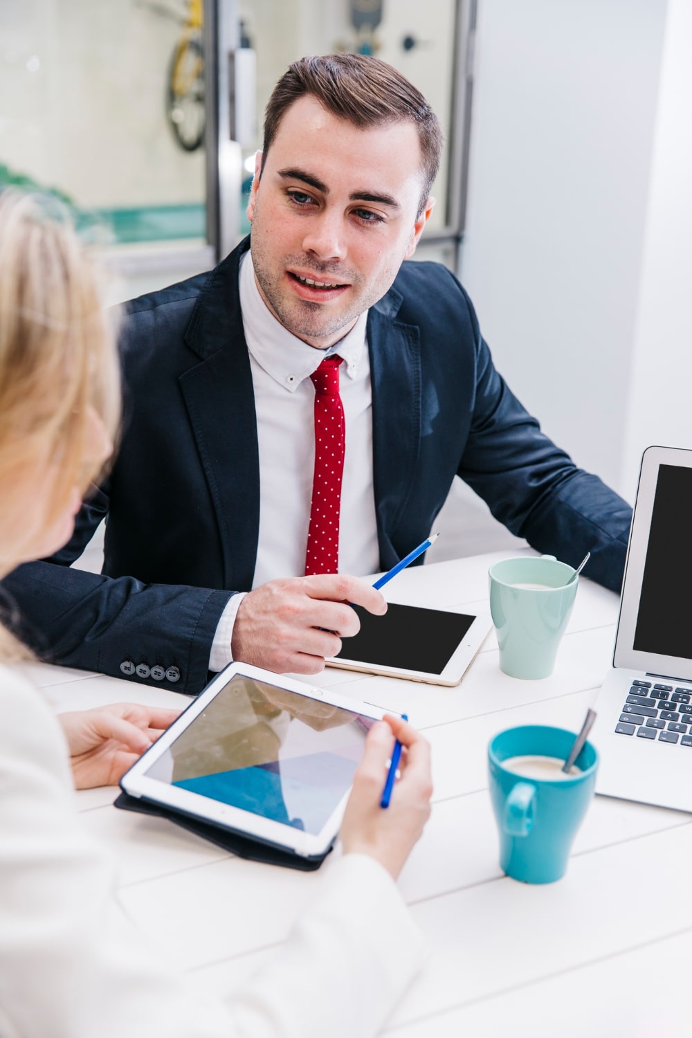 content-man-chatting-with-colleagues-table-min