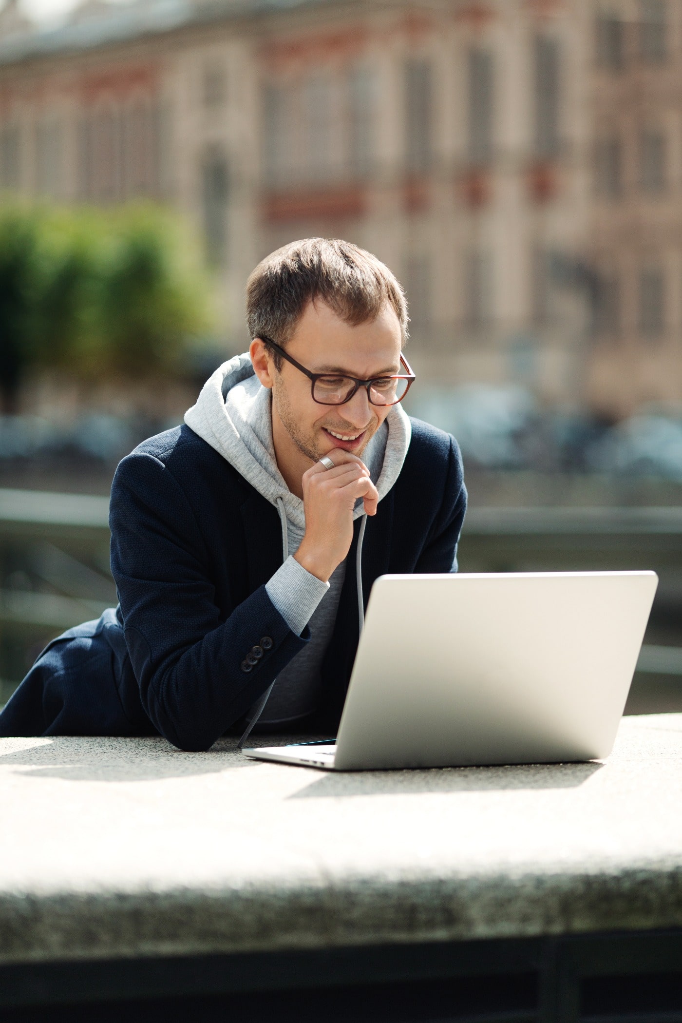 freelance-programmer-or-web-designer-read-email-on-2021-09-04-14-54-30-utc_1400x2099-min